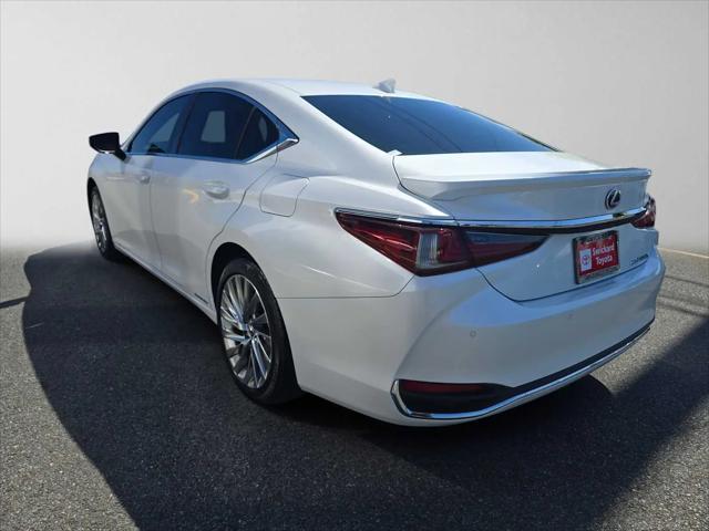 2021 Lexus ES 300h Luxury