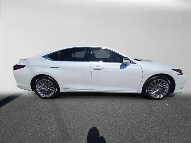 2021 Lexus ES 300h Luxury