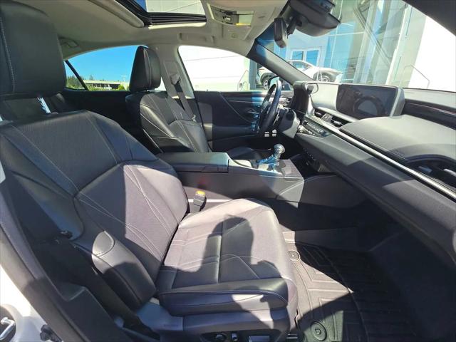 2021 Lexus ES 300h Luxury