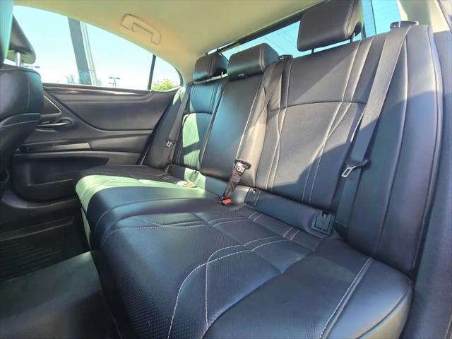 2021 Lexus ES 300h Luxury