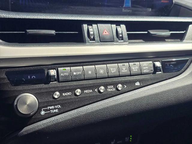 2021 Lexus ES 300h Luxury