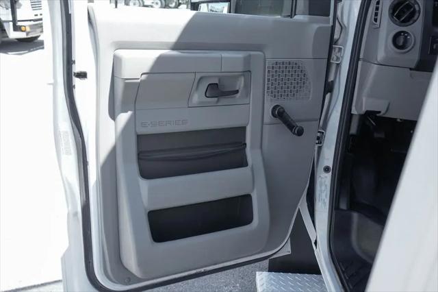 2013 Ford E-450 Cutaway E-450