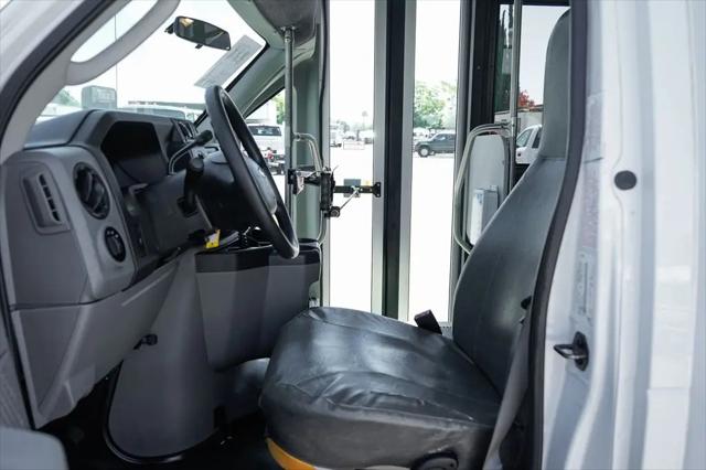 2013 Ford E-450 Cutaway E-450