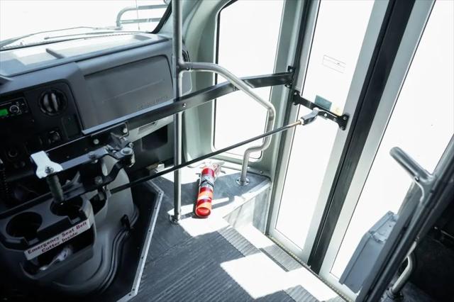 2013 Ford E-450 Cutaway E-450