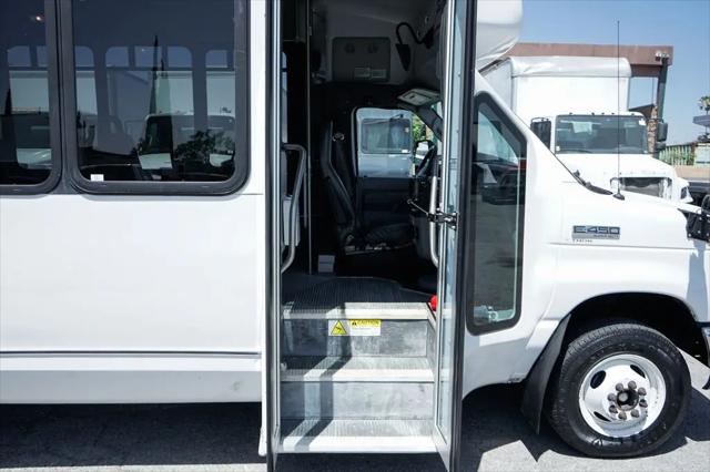 2013 Ford E-450 Cutaway E-450