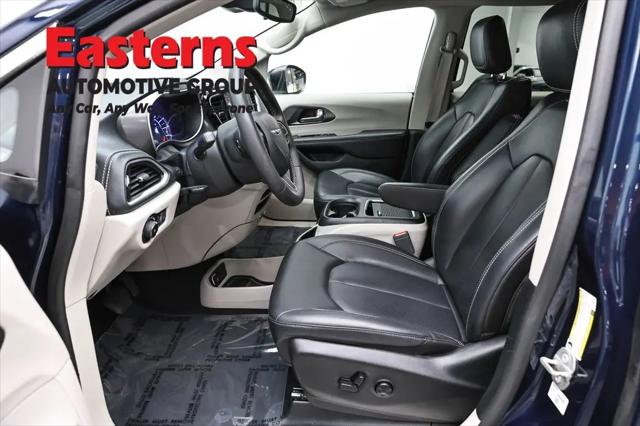 2023 Chrysler Pacifica Hybrid Touring L