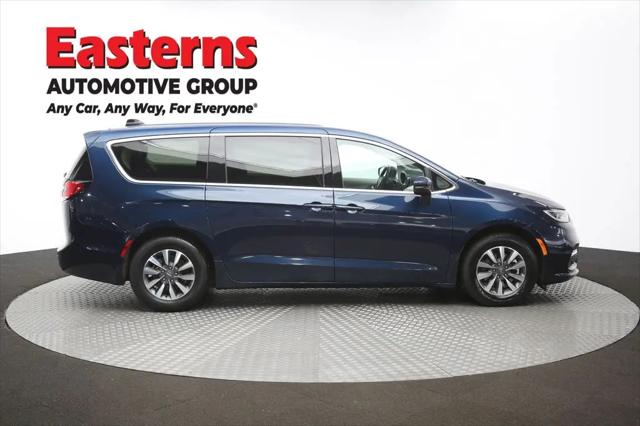 2023 Chrysler Pacifica Hybrid Touring L