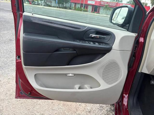 2014 Chrysler Town & Country Touring