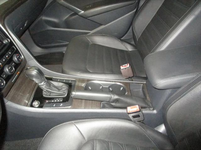 2017 Volkswagen Passat 1.8T SEL Premium