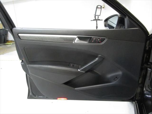 2017 Volkswagen Passat 1.8T SEL Premium