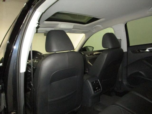 2017 Volkswagen Passat 1.8T SEL Premium