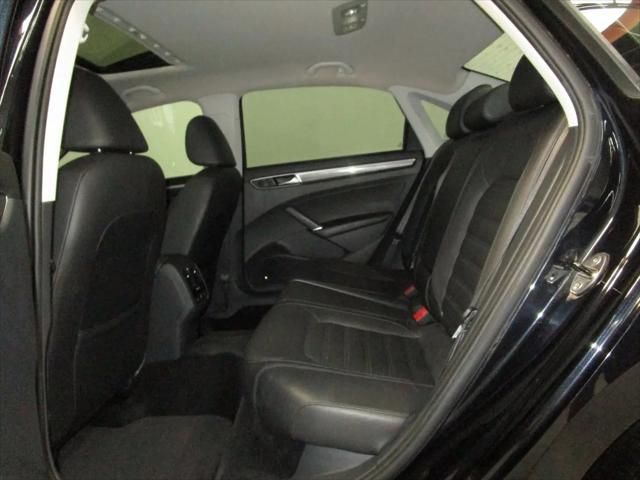 2017 Volkswagen Passat 1.8T SEL Premium