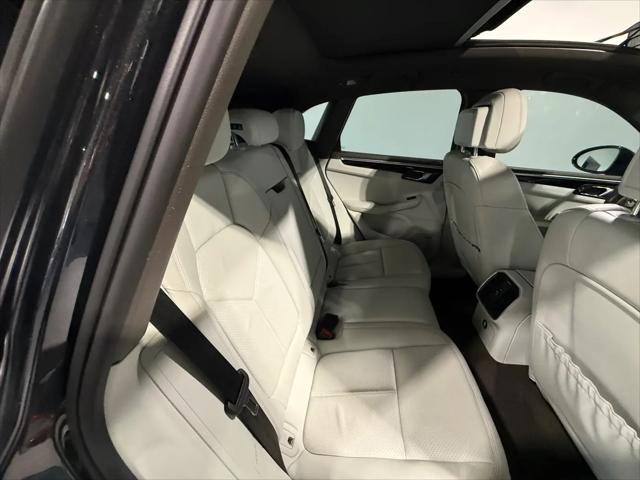 2021 Porsche Macan Macan