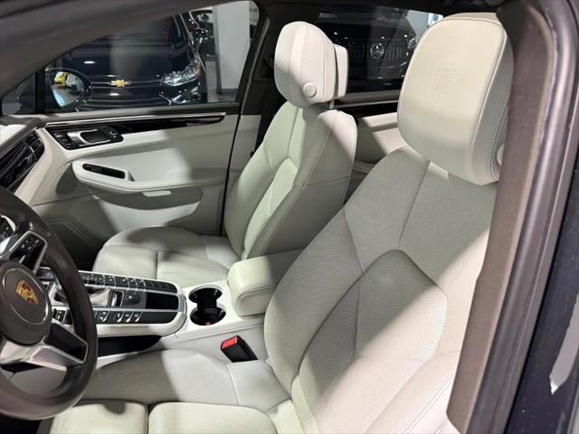 2021 Porsche Macan Macan
