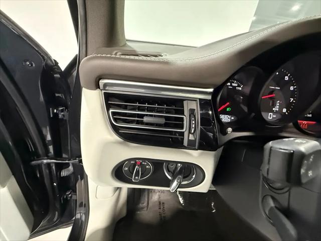 2021 Porsche Macan Macan
