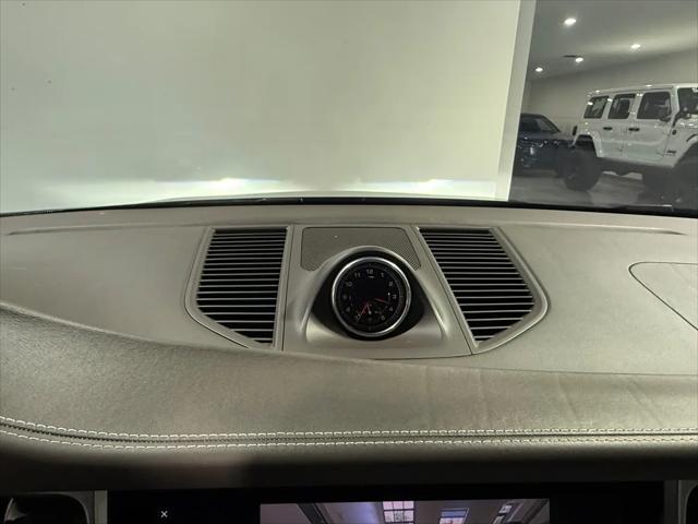 2021 Porsche Macan Macan