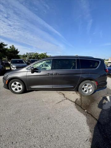 2017 Chrysler Pacifica Touring-L Plus