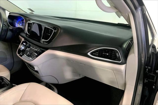 2017 Chrysler Pacifica Touring-L Plus