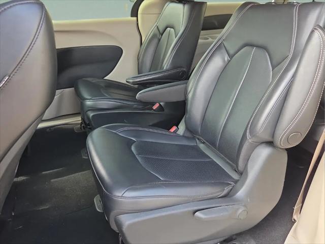 2023 Chrysler Pacifica Hybrid Touring L