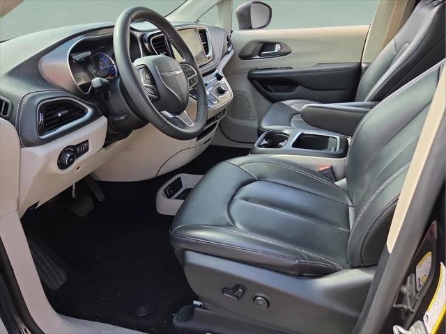 2023 Chrysler Pacifica Hybrid Touring L