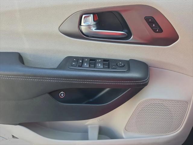 2023 Chrysler Pacifica Hybrid Touring L
