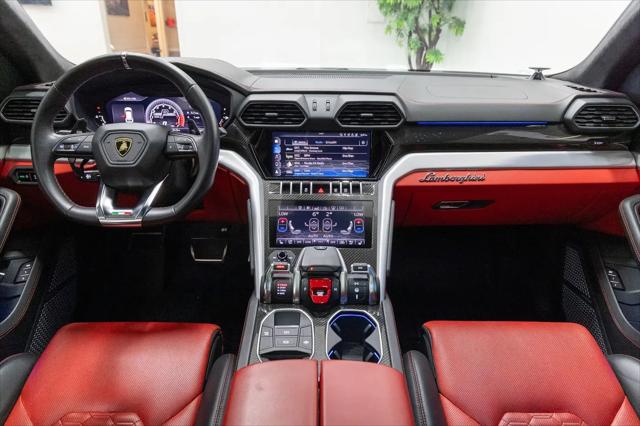 2020 Lamborghini Urus Standard