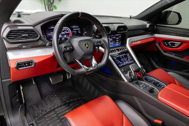 2020 Lamborghini Urus Standard