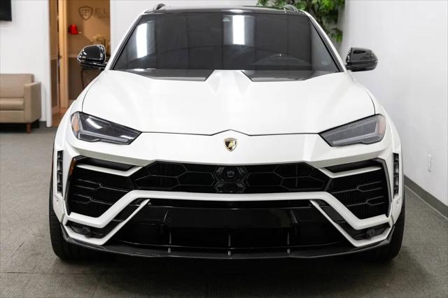 2020 Lamborghini Urus Standard