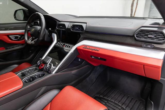2020 Lamborghini Urus Standard