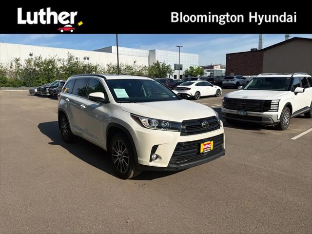 2017 Toyota Highlander SE for sale in Bloomington, MN