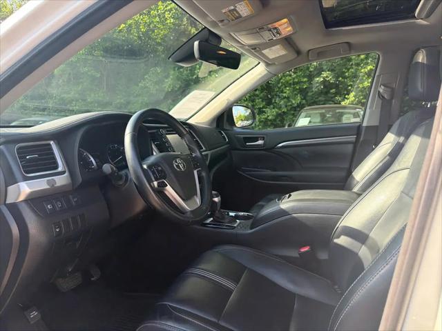2017 Toyota Highlander SE