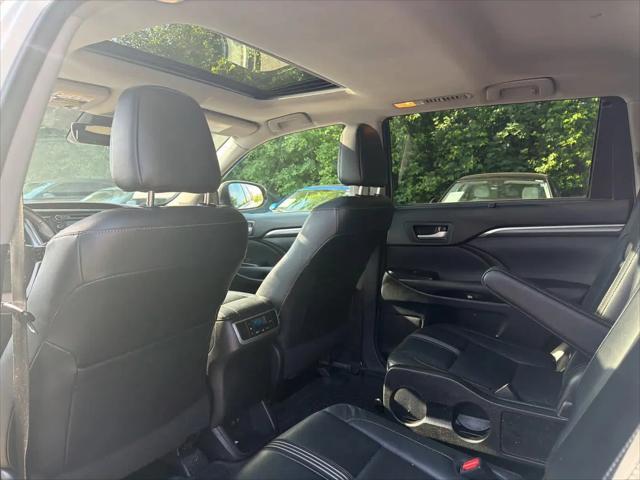 2017 Toyota Highlander SE