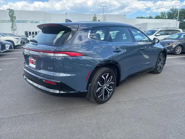 2025 Toyota Crown Signia XLE