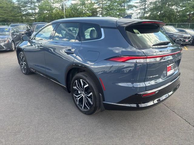 2025 Toyota Crown Signia XLE