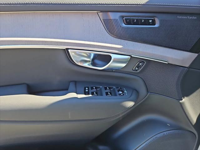 2026 Volvo XC90 Plug-In Hybrid Ultra Dark Theme, T8 AWD, Electric/Gasoline, 7 Seats