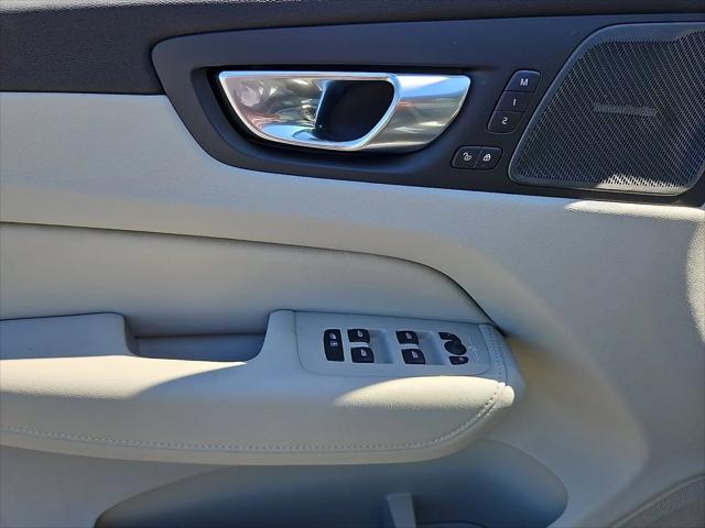 2026 Volvo XC60 Plug-In Hybrid Ultra, T8 AWD Electric/Gasoline, Dark