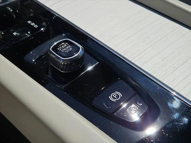 2026 Volvo XC60 Plug-In Hybrid Ultra, T8 AWD Electric/Gasoline, Dark