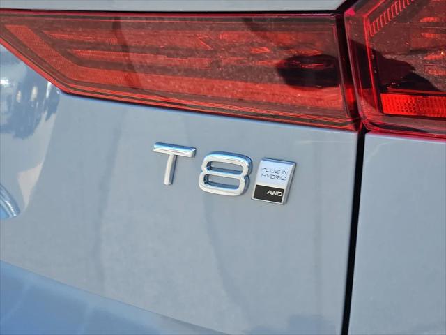 2026 Volvo XC60 Plug-In Hybrid Ultra, T8 AWD Electric/Gasoline, Dark