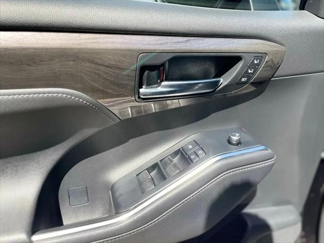 2020 Toyota Highlander Hybrid Platinum