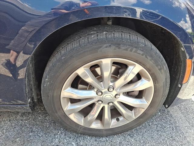 2017 Chrysler 300 AWD