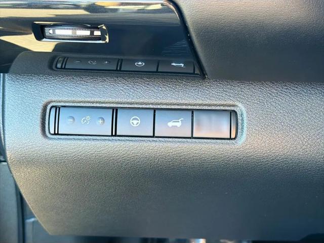 2025 Nissan Pathfinder SV FWD