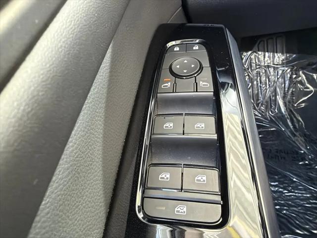 2025 Nissan Pathfinder SL FWD