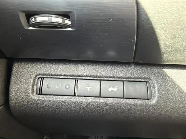 2025 Nissan Pathfinder SL FWD