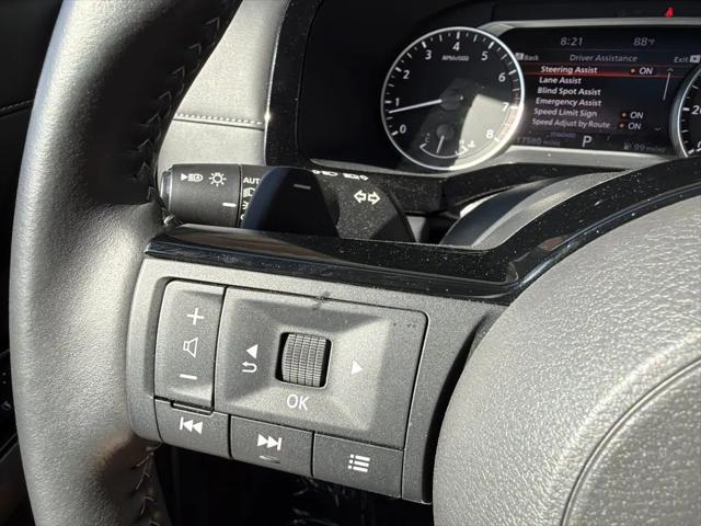 2025 Nissan Pathfinder SL FWD