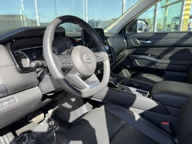 2025 Nissan Pathfinder SL FWD