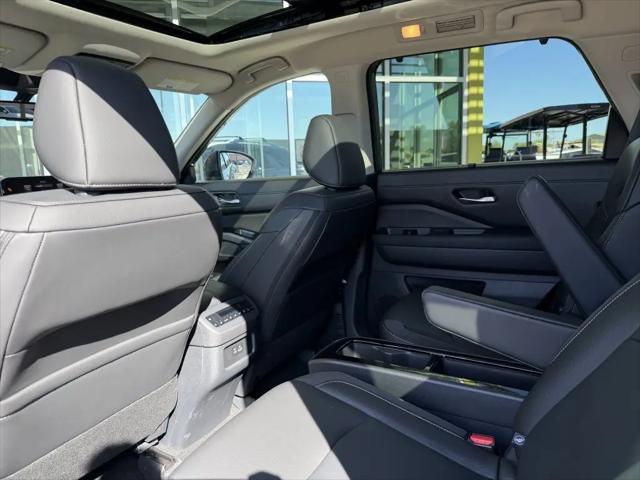 2025 Nissan Pathfinder SL FWD