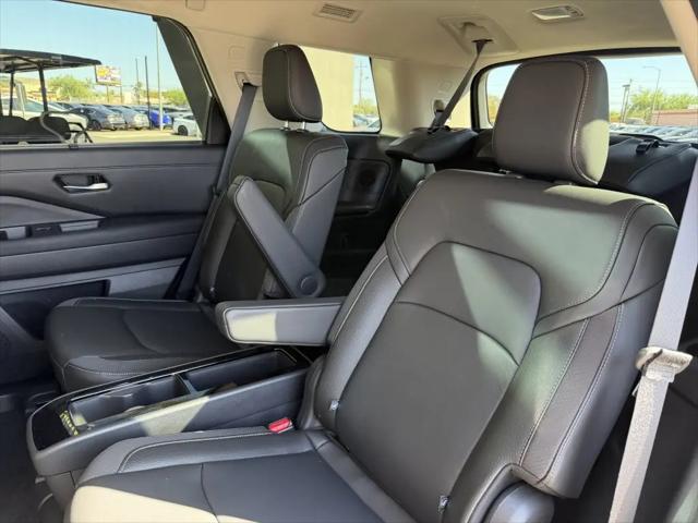 2025 Nissan Pathfinder SL FWD