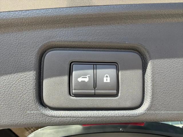 2025 Nissan Pathfinder SL FWD