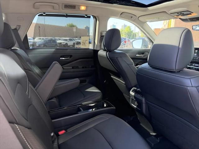 2025 Nissan Pathfinder SL FWD