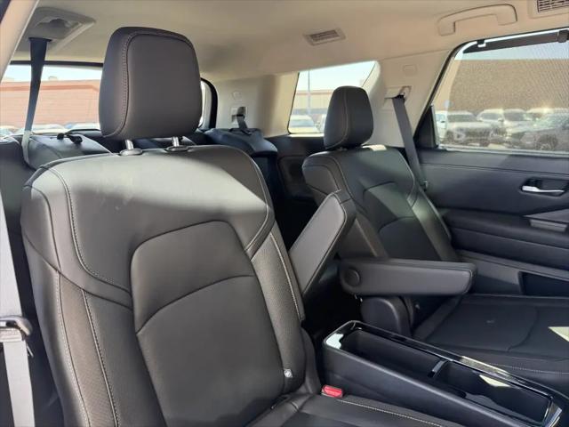 2025 Nissan Pathfinder SL FWD